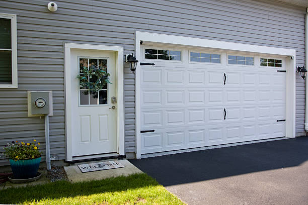 24/7 Emergency Garage Door Panel Replacement experts in Halfway House, PA